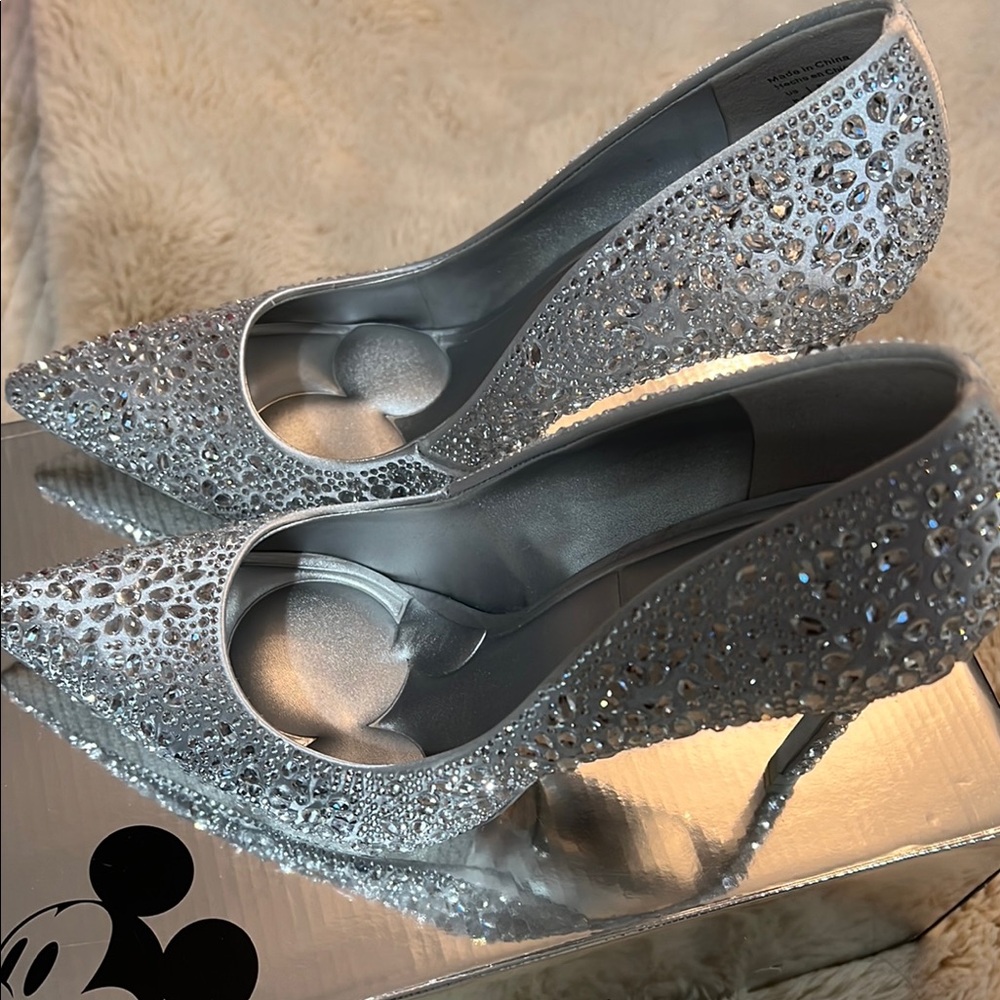 All over Crystal pumps 4 inch heel Disney edition 100 Anniversary  Sz 8.5
